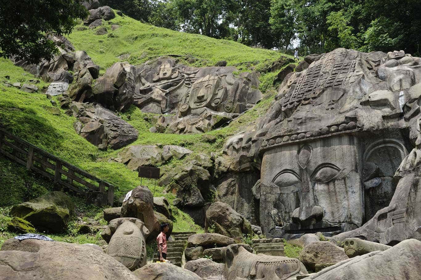 Sculptures millénaires, Unakoti, au Tripura